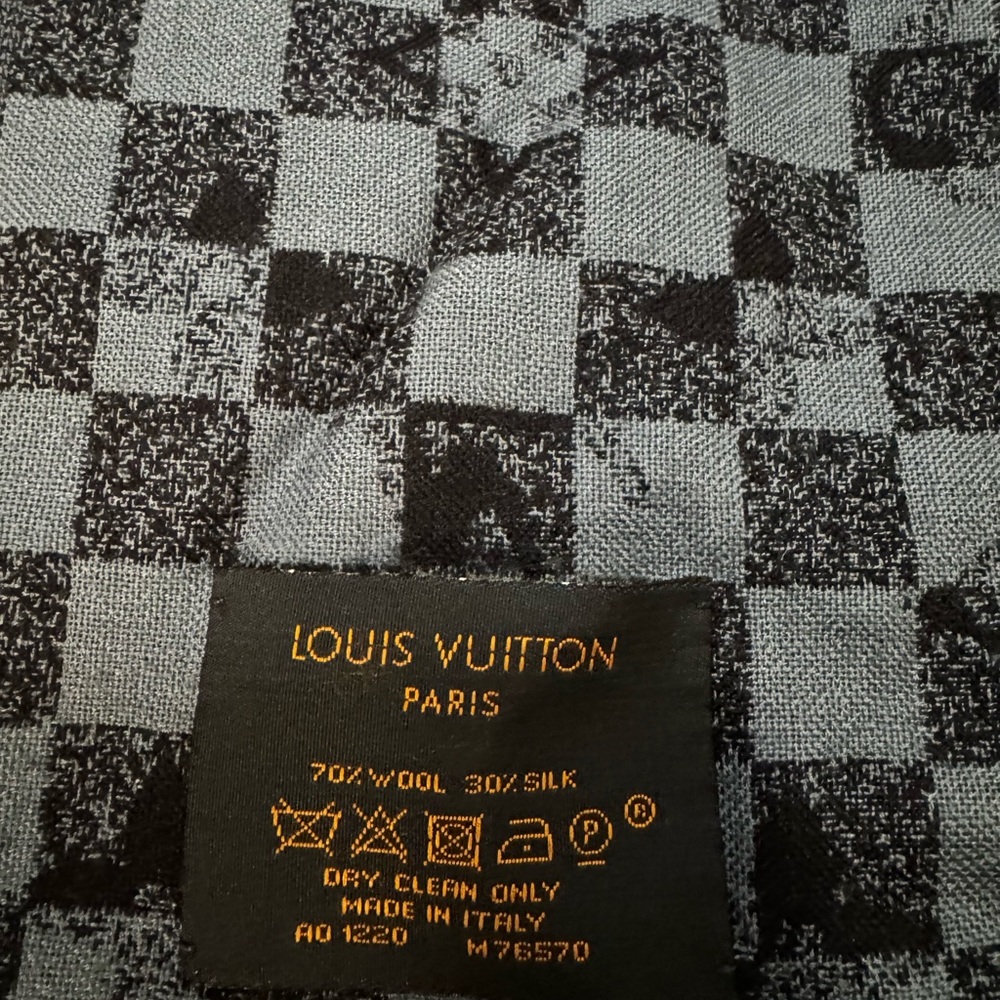 Louis Vuitton Monogram Scarf - Picture 4 of 5